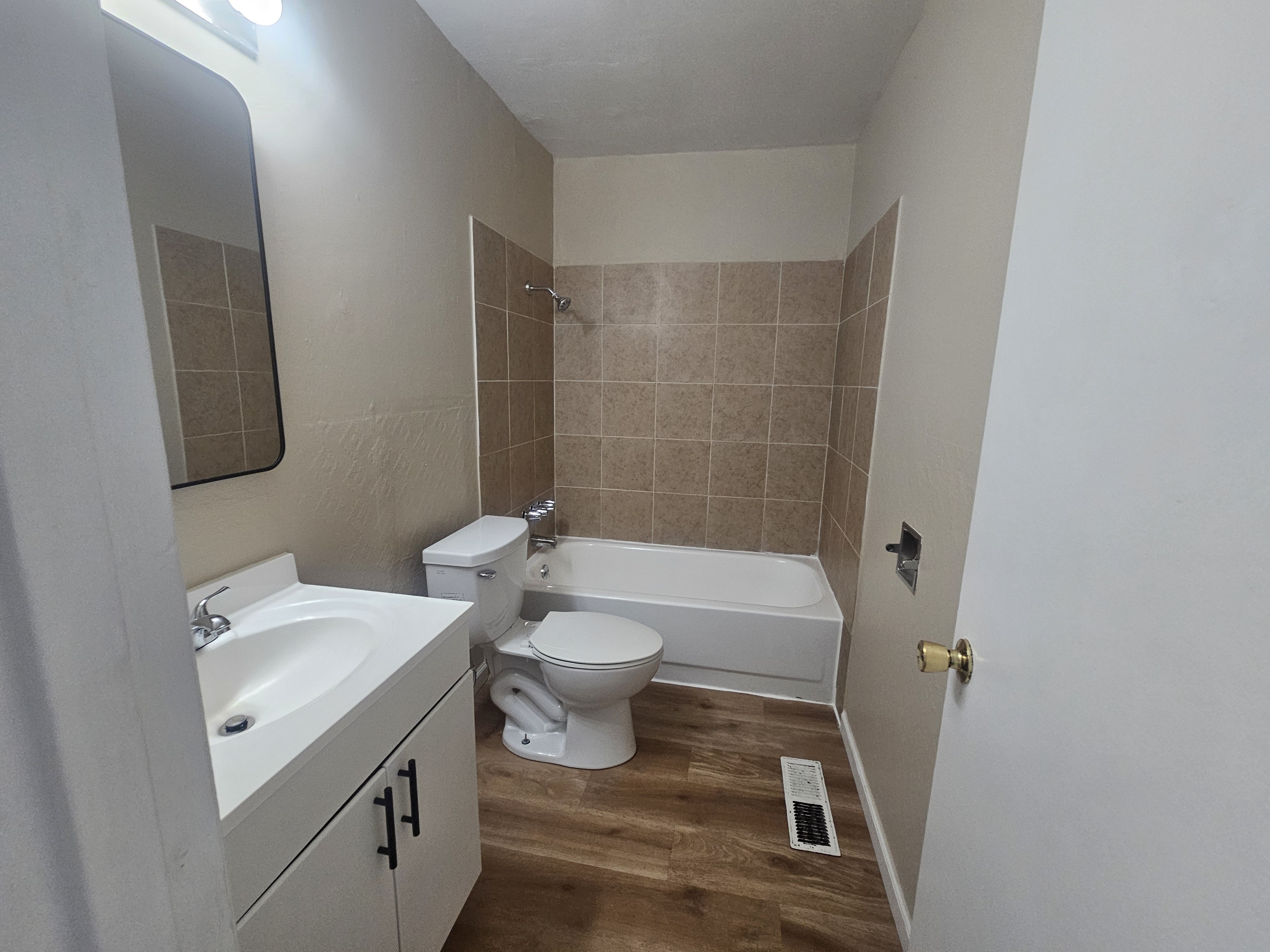 3601 Fairview Drive photo 2